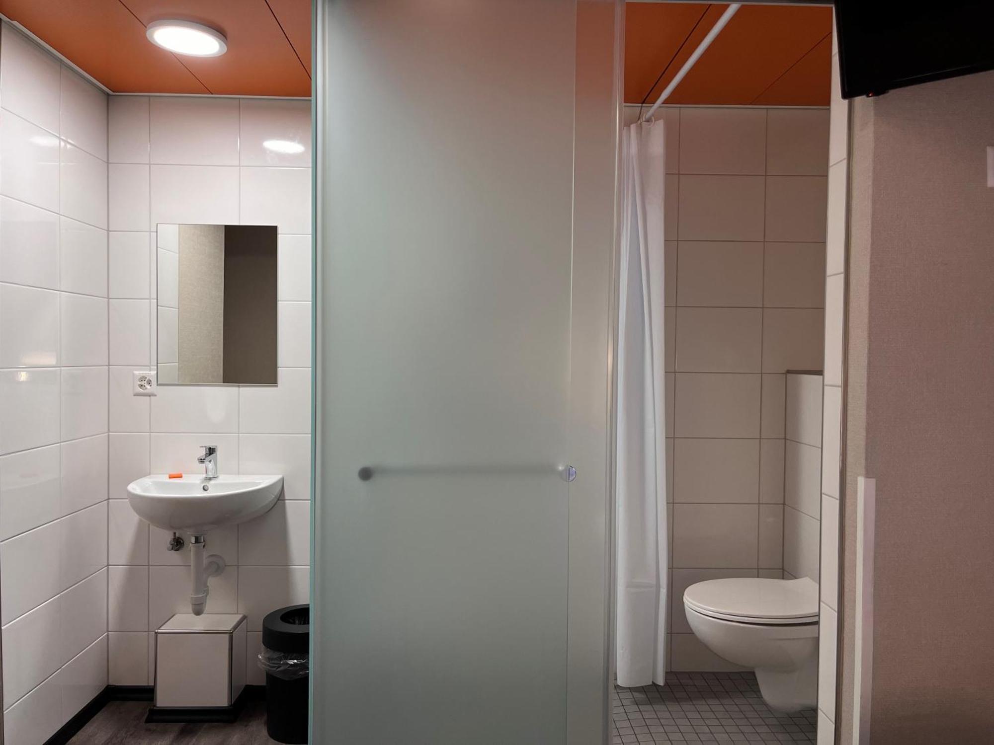 Easyhotel Zuerich Main Station Екстериор снимка