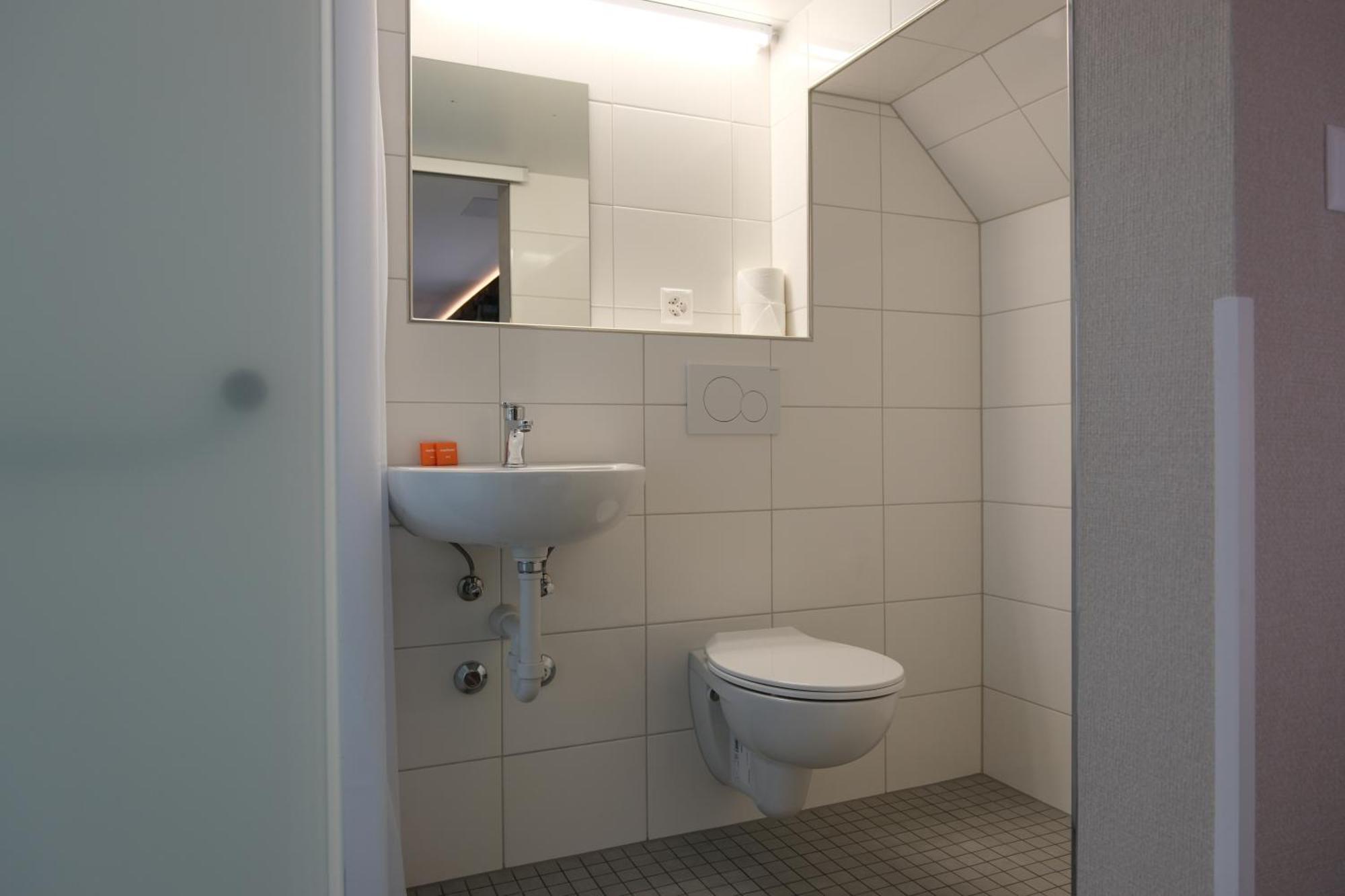 Easyhotel Zuerich Main Station Екстериор снимка