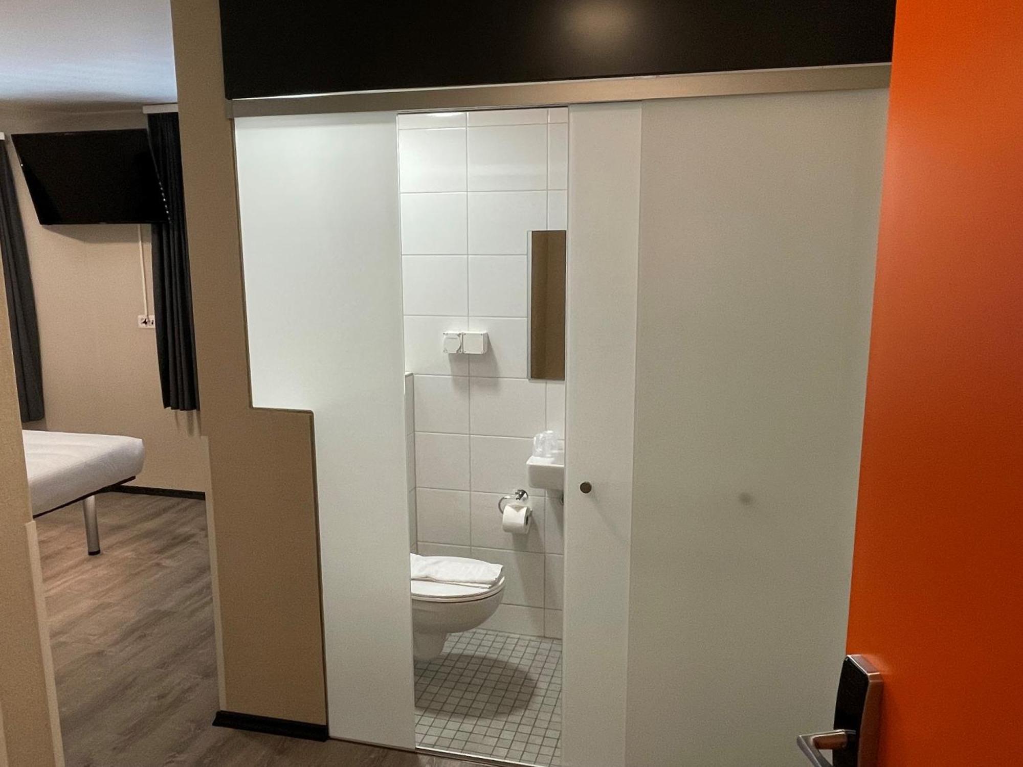 Easyhotel Zuerich Main Station Екстериор снимка