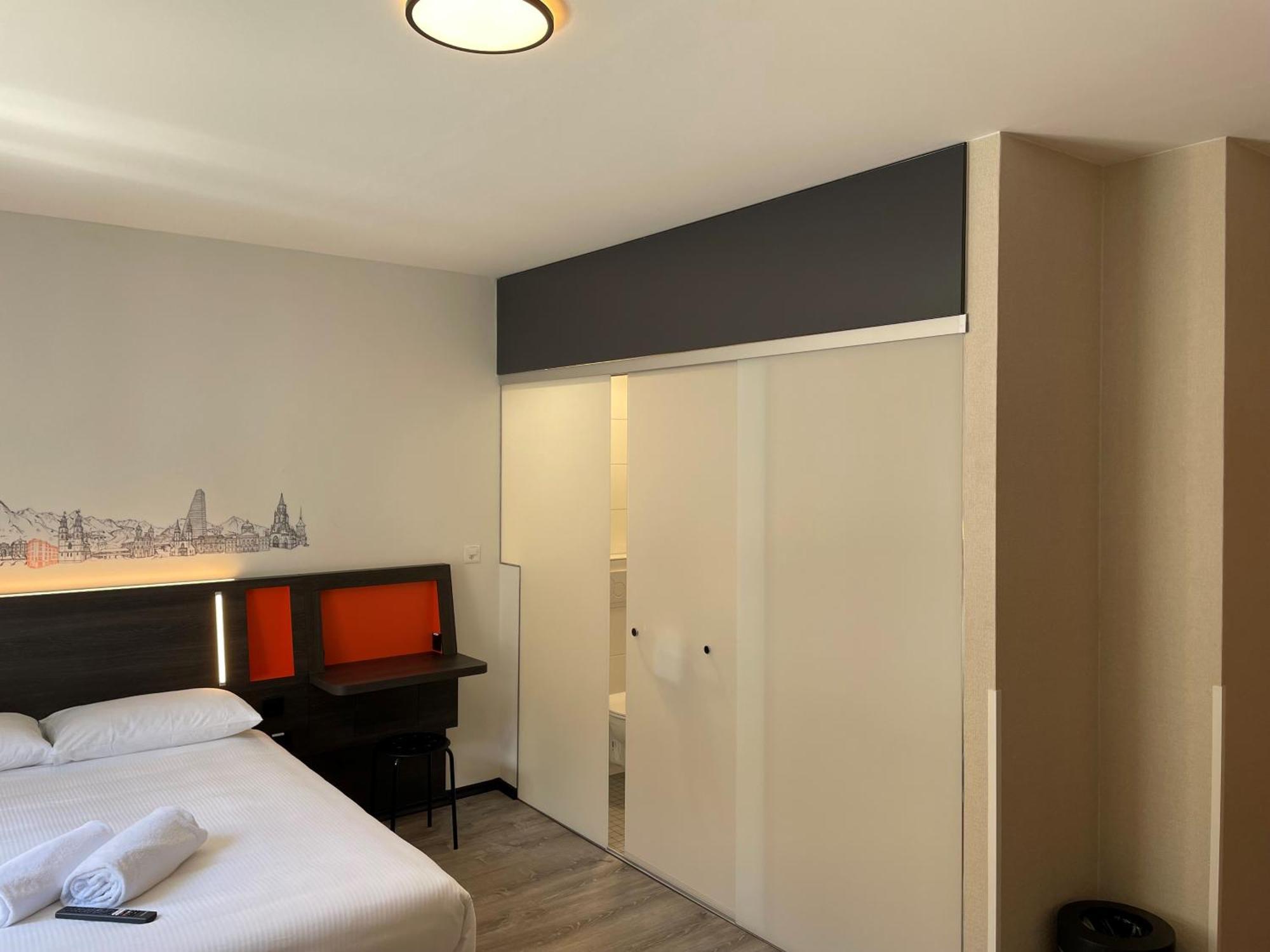 Easyhotel Zuerich Main Station Екстериор снимка