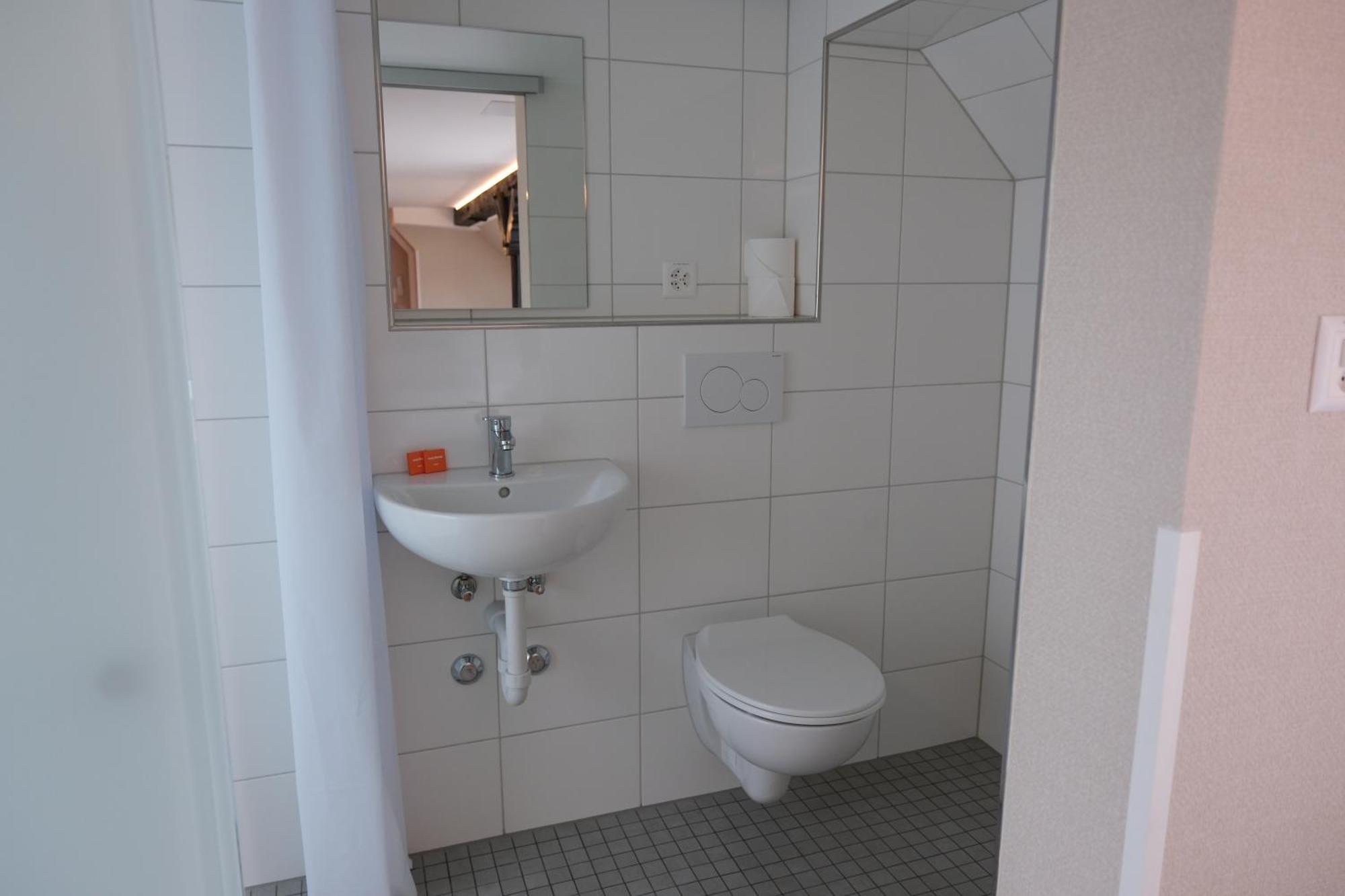 Easyhotel Zuerich Main Station Екстериор снимка